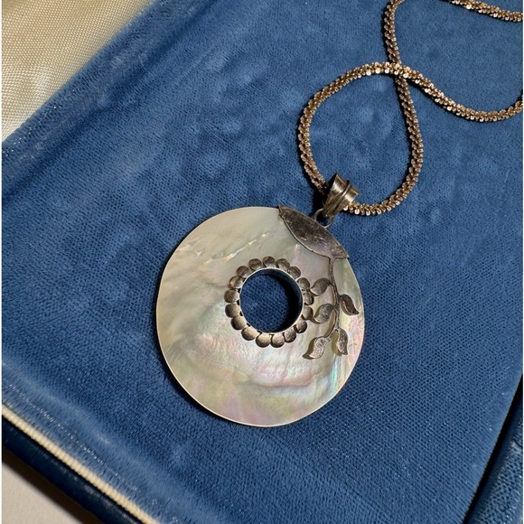 Vintage Mother of Pearl Sterling Silver 925 Pendant. Leaves & dotted design - Picture 4 of 13